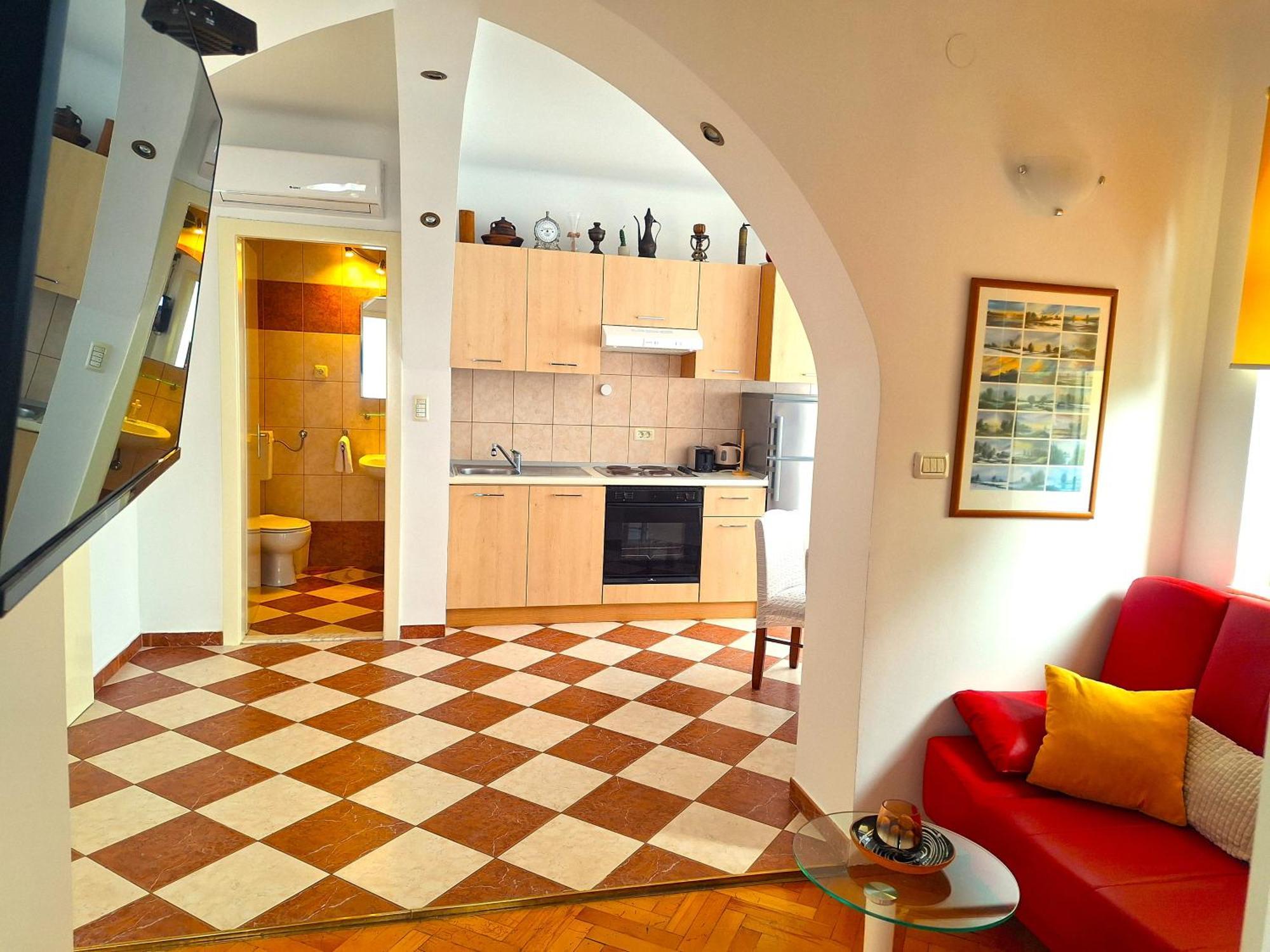 Sunny Center Apartment Split Room photo